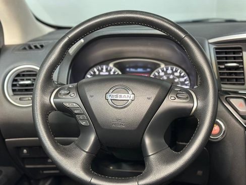 Used 2013 Nissan Pathfinder SV image 14