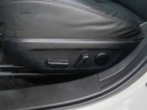 Used 2024 MAZDA MAZDA3 s FWD image 26