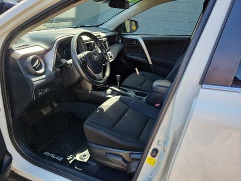Used 2018 Toyota RAV4 LE image 10