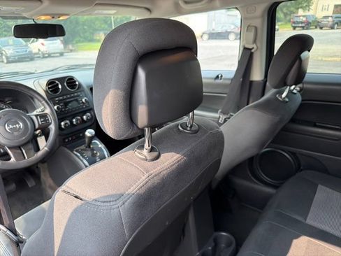 Used 2014 Jeep Patriot Latitude AWD/4WD image 18