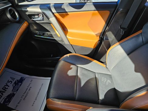 Used 2016 Toyota RAV4 SE image 15