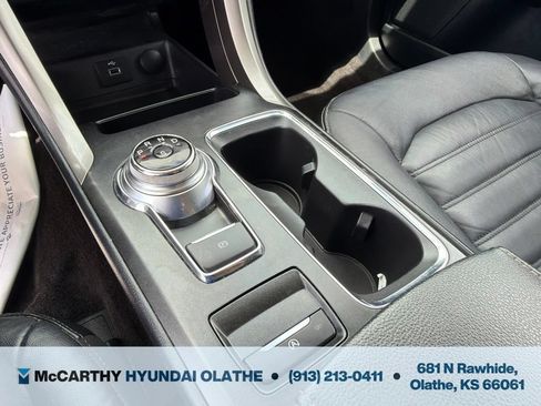Used 2017 Ford Fusion SE FWD image 8