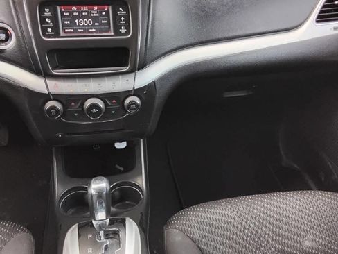 Used 2017 Dodge Journey SE w/ Flexible Seating Group image 4