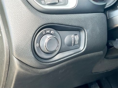 Used 2021 Jeep Renegade Sport image 10