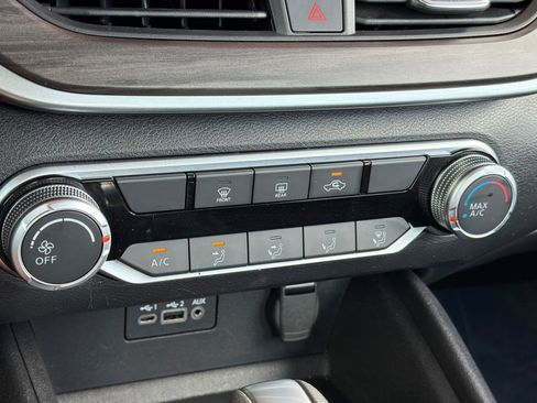 Used 2025 Nissan Altima 2.5 SV FWD image 21