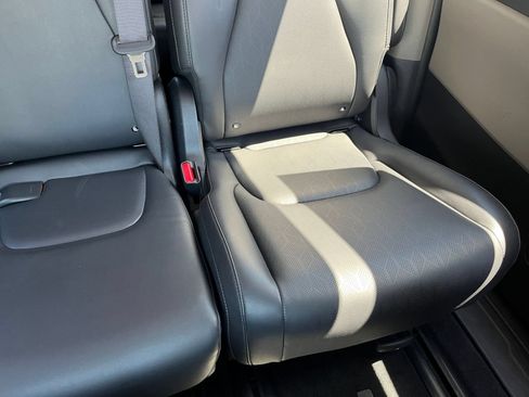 Used 2026 Kia Carnival FWD image 40