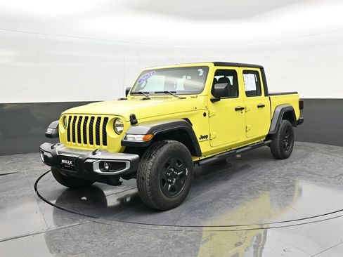 Used 2023 Jeep Gladiator Sport image 2