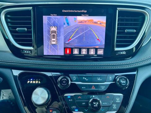 Used 2026 Chrysler Pacifica Pinnacle image 14