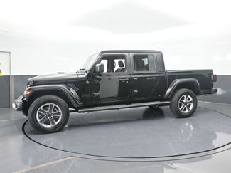Used 2024 Jeep Gladiator Sport w/ Premium Package video 2
