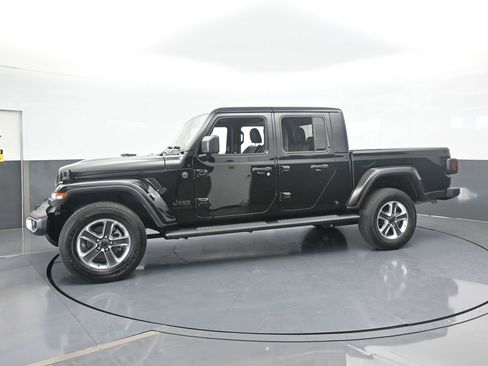 Used 2024 Jeep Gladiator Sport w/ Premium Package image 2