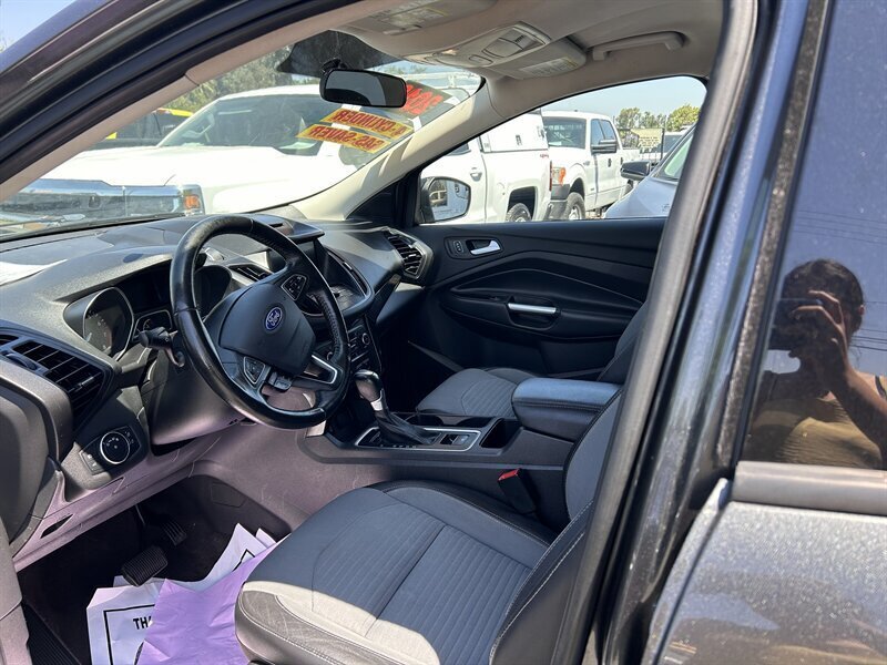 Used 2018 Ford Escape SE w/ SE Sport Appearance Package FWD image 28