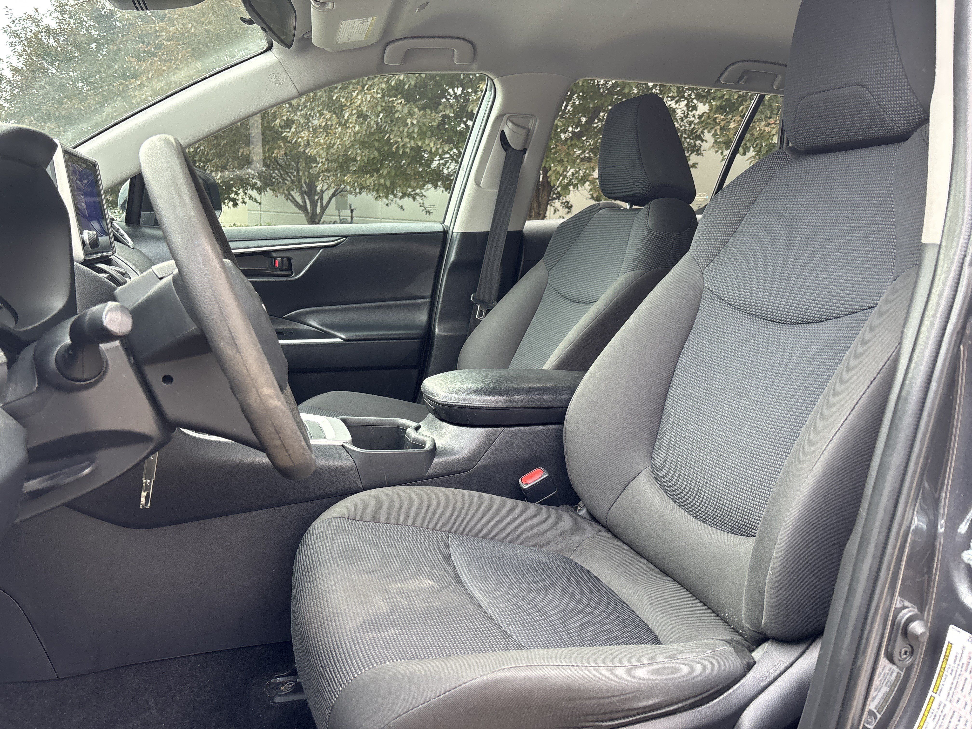 Used 2023 Toyota RAV4 LE AWD/4WD image 15