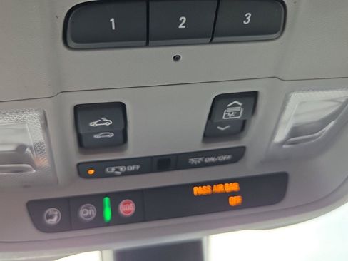 Used 2018 Chevrolet Equinox LT w/ Sun & Infotainment Package FWD image 18