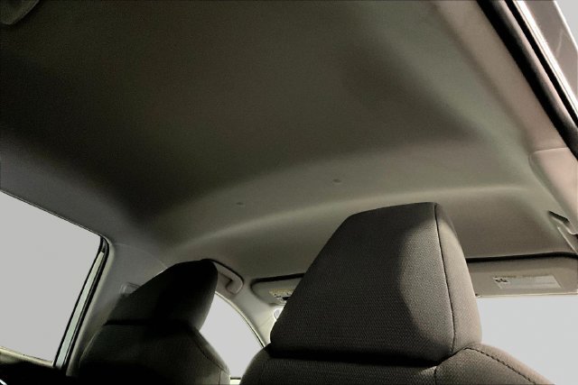 Used 2022 Toyota RAV4 XLE AWD/4WD image 28