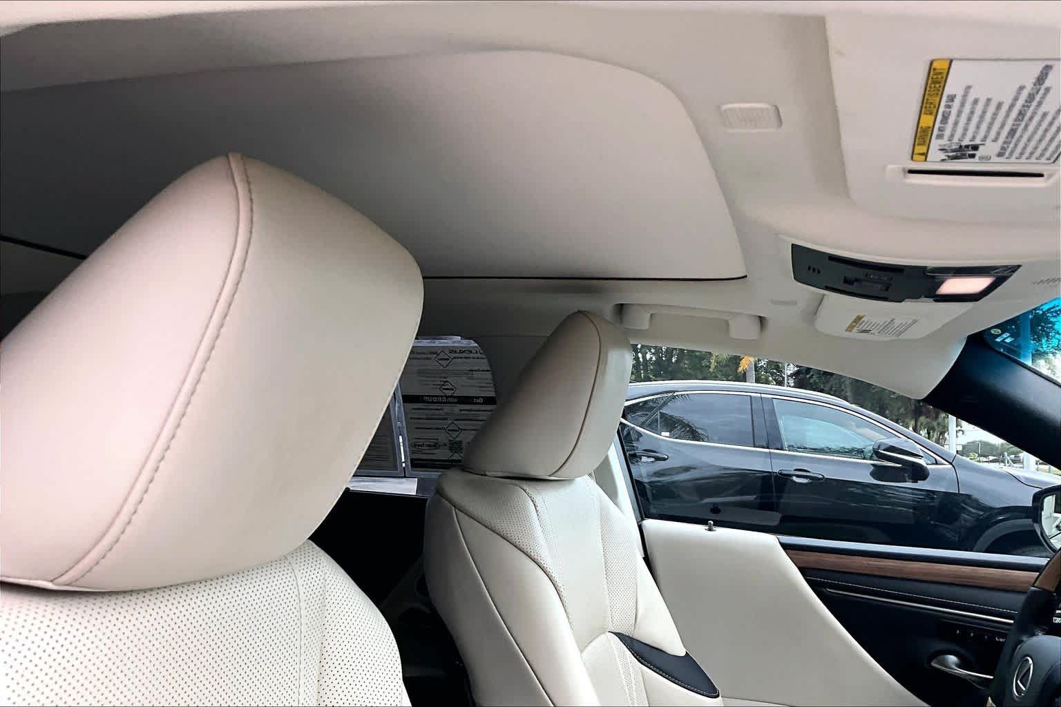 Used 2025 Lexus ES 350 Ultra Luxury w/ Accessory Package (Z2) FWD image 14