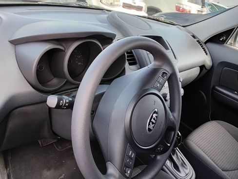 Used 2013 Kia Soul FWD image 7
