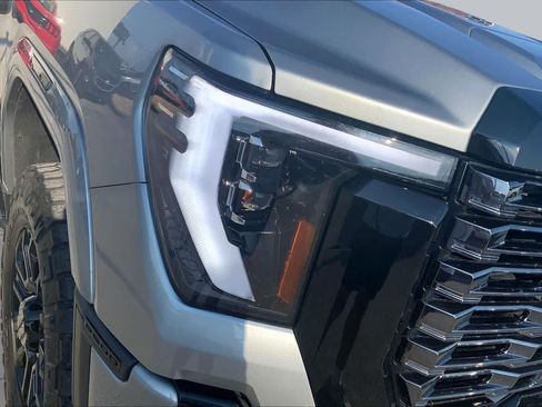 Used 2025 GMC Sierra 2500 Denali Ultimate AWD/4WD image 28