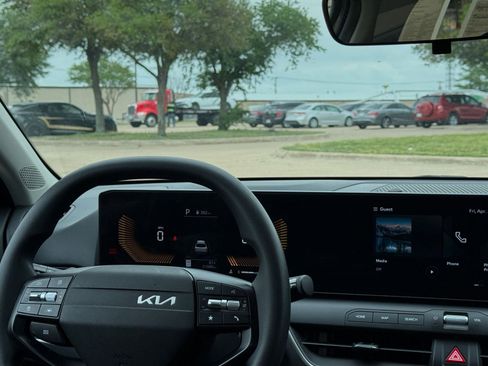 Used 2025 Kia K4 LXS image 35