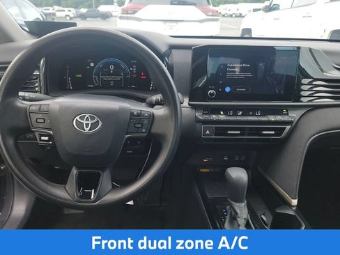 Used 2025 Toyota Camry SE FWD image 9