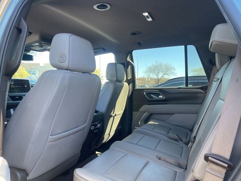 Used 2024 GMC Yukon SLT image 4