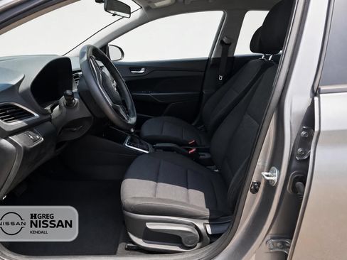 Used 2021 Hyundai Accent SE FWD image 7