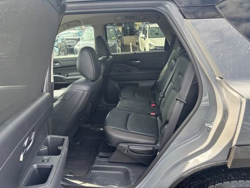 Used 2023 Nissan Pathfinder SL w/ Black Appearance Package AWD/4WD image 10