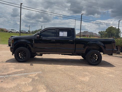 Used 2017 Ford F250 Platinum w/ Platinum Ultimate Package AWD/4WD image 6