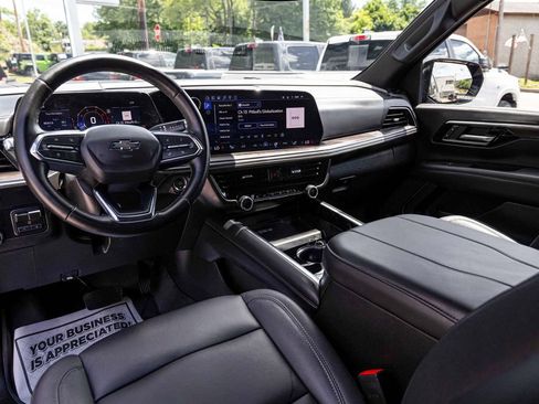 Used 2026 Chevrolet Suburban Z71 w/ Comfort Package AWD/4WD image 16