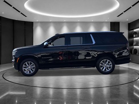 Certified 2025 Chevrolet Suburban Premier AWD/4WD image 3