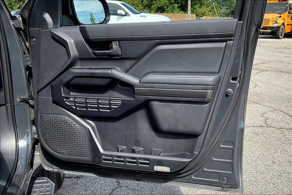Used 2025 Toyota 4Runner SR5 AWD/4WD image 19