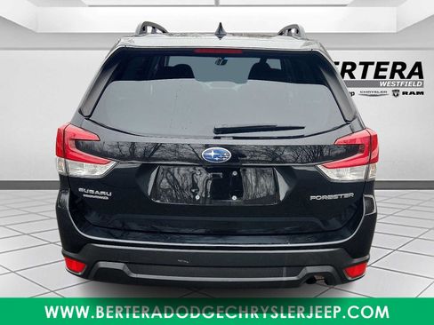 Used 2023 Subaru Forester Premium AWD/4WD image 5