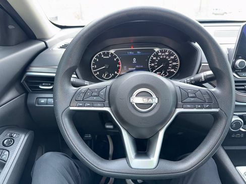 Used 2024 Nissan Altima 2.5 SV FWD image 23