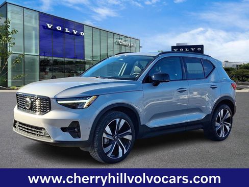 Certified 2025 Volvo XC40 B5 Plus image 4