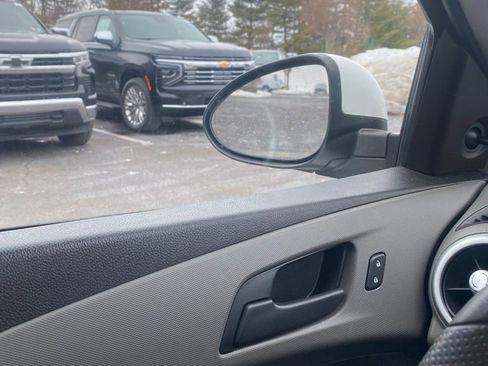 Used 2017 Chevrolet Sonic LT image 30