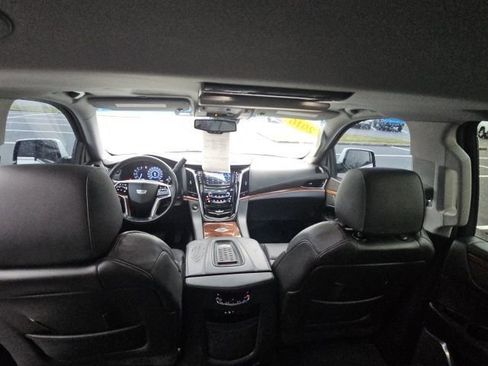 Used 2016 Cadillac Escalade Luxury image 40