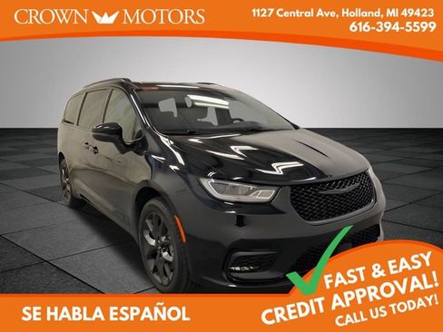Used 2023 Chrysler Pacifica Touring-L w/ S Appearance Package AWD/4WD image 1