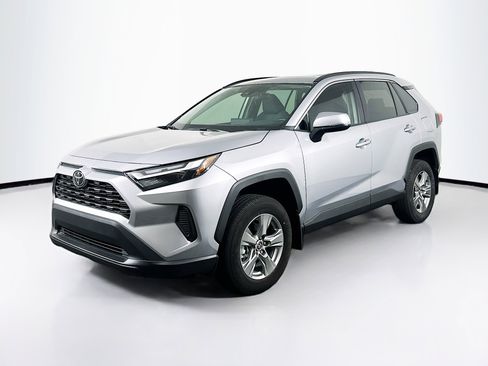 Used 2025 Toyota RAV4 XLE w/ Convenience Package image 3