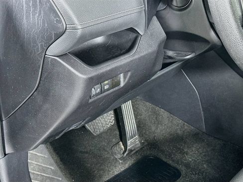Used 2025 Toyota RAV4 XLE FWD image 10