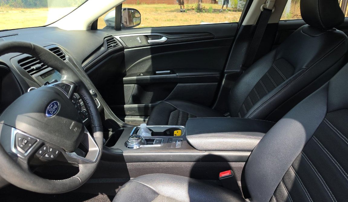 Used 2018 Ford Fusion SE w/ Equipment Group 201A FWD image 6