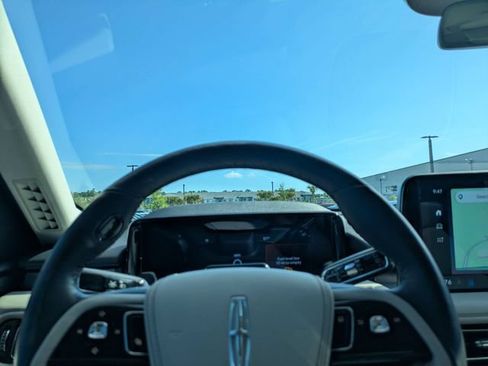 Used 2025 Lincoln Aviator 2WD image 29