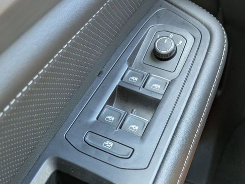 Used 2026 Volkswagen Atlas Cross Sport SE FWD image 27