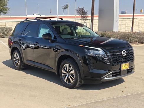 New 2026 Nissan Pathfinder SL image 1