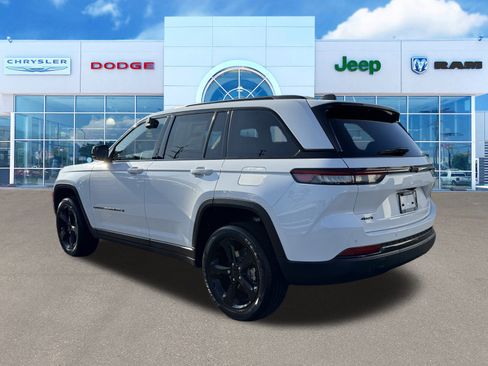 New 2025 Jeep Grand Cherokee Altitude image 7