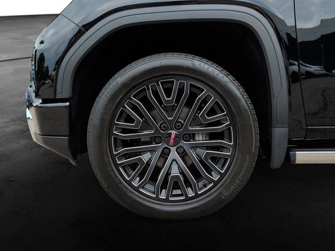 Used 2024 GMC Sierra 1500 Denali w/ Technology Package AWD/4WD image 9
