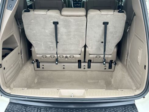 Used 2013 Chrysler Town & Country Touring-L w/ Driver Convenience Group image 33