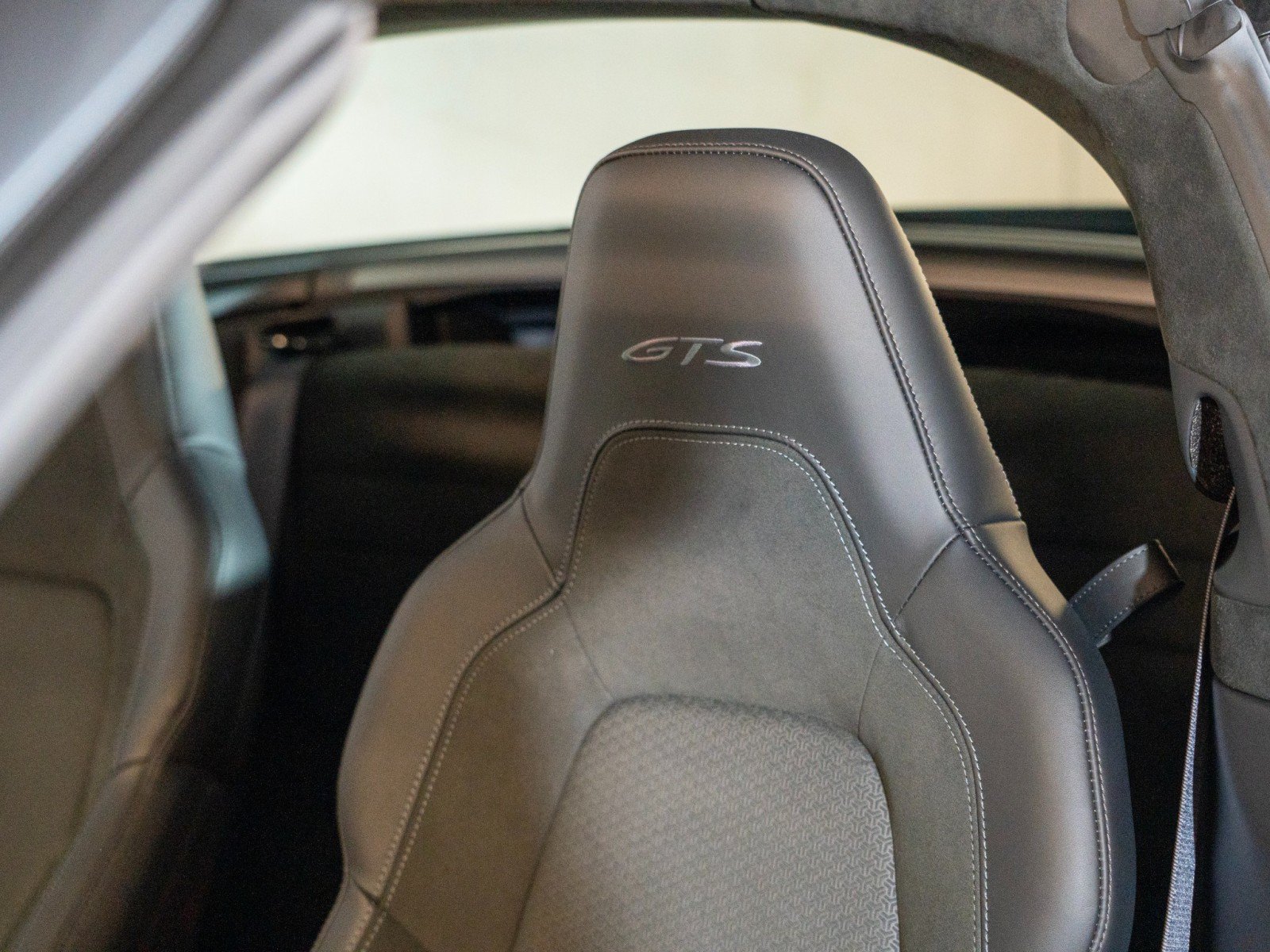 Certified 2026 Porsche 911 Targa 4 GTS AWD/4WD image 14