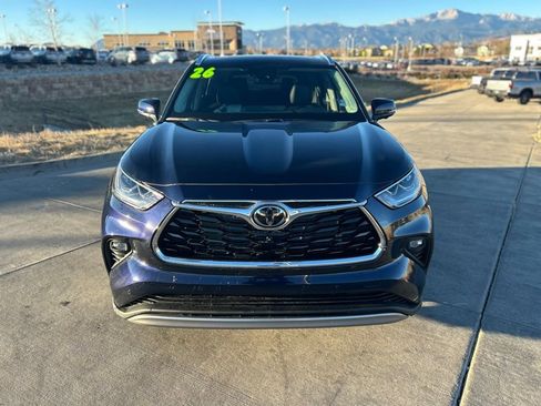 Used 2026 Toyota Highlander Platinum image 2