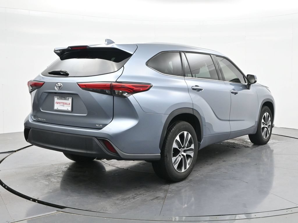 Used 2022 Toyota Highlander XLE FWD image 5
