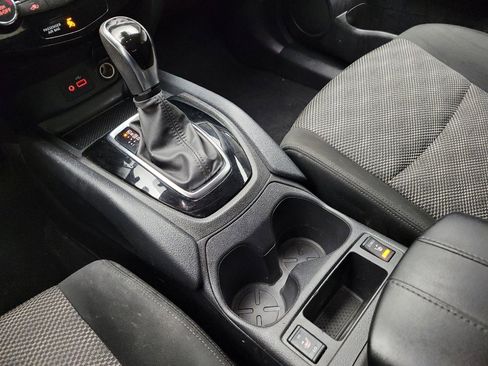 Used 2021 Nissan Rogue Sport SV image 26