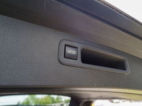 Used 2021 Toyota Highlander XSE FWD image 11